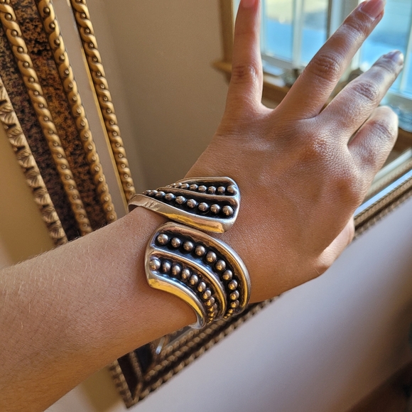 Vintage sterling silver Taxco Mexican wide clamper cuff bracelet. Marked. Gift i - Picture 4 of 10